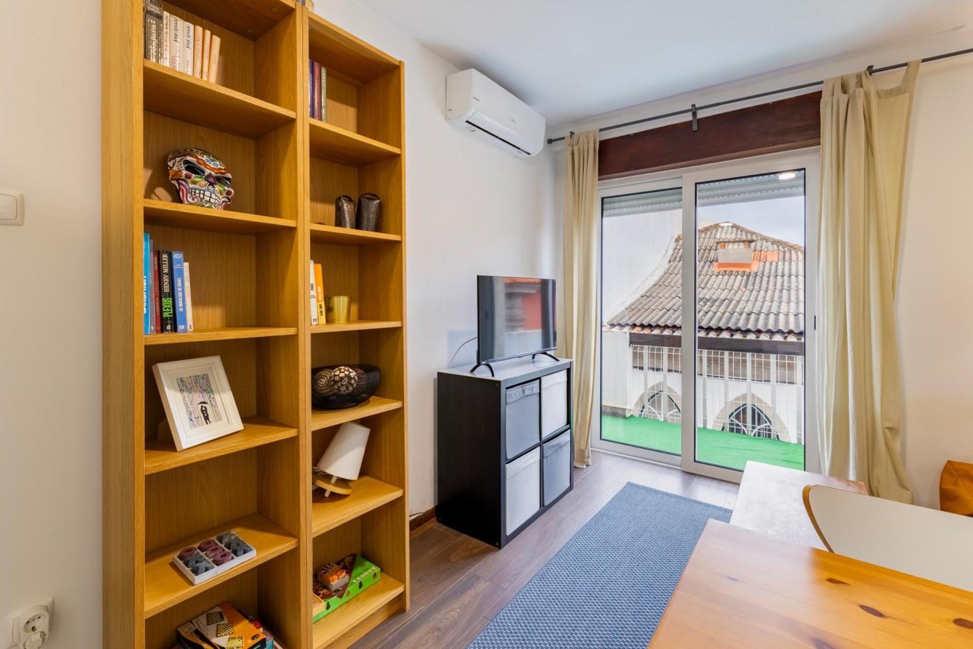 Cosy Remodeled Apartment In The City Center Fundão Exterior photo