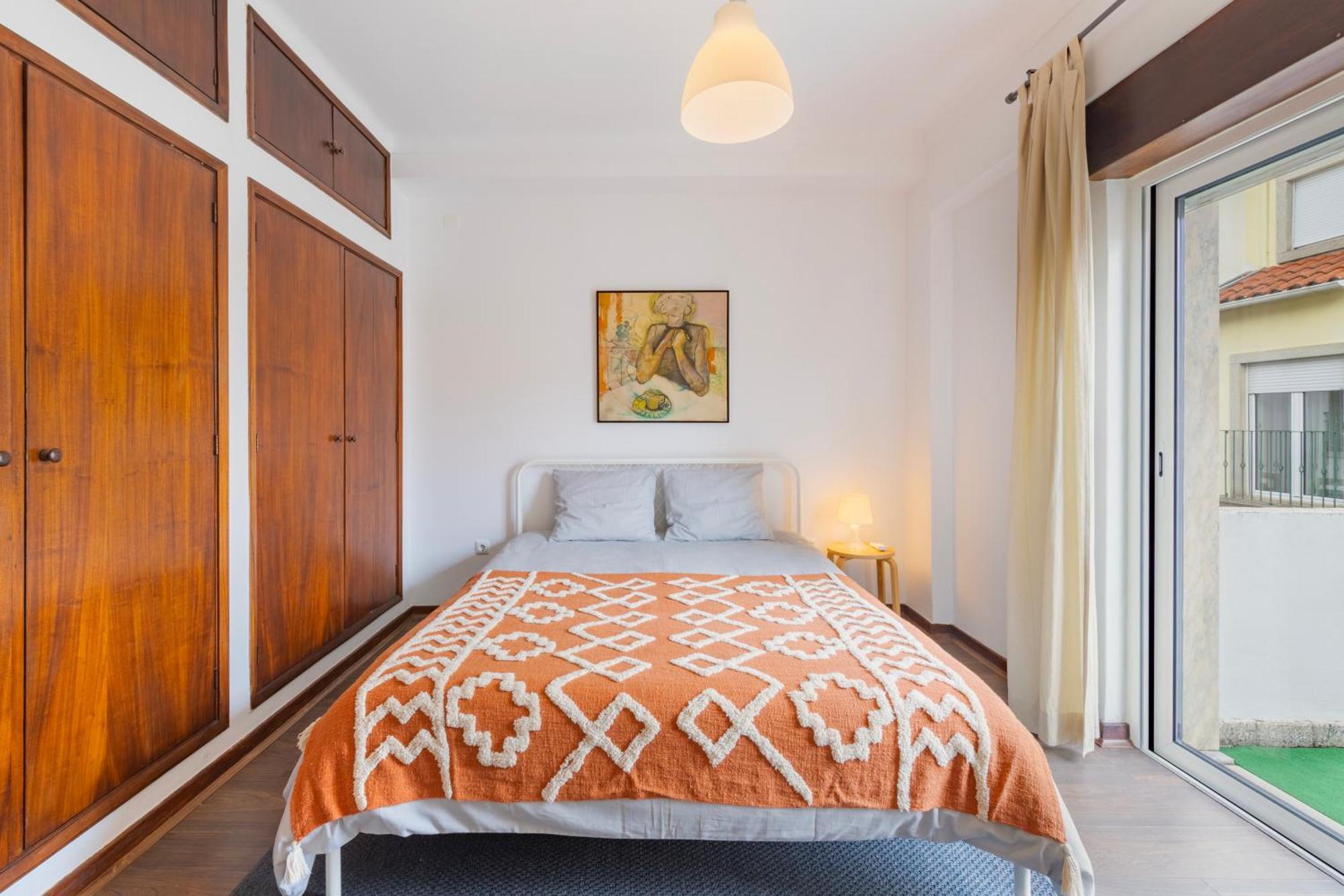 Cosy Remodeled Apartment In The City Center Fundão Exterior photo