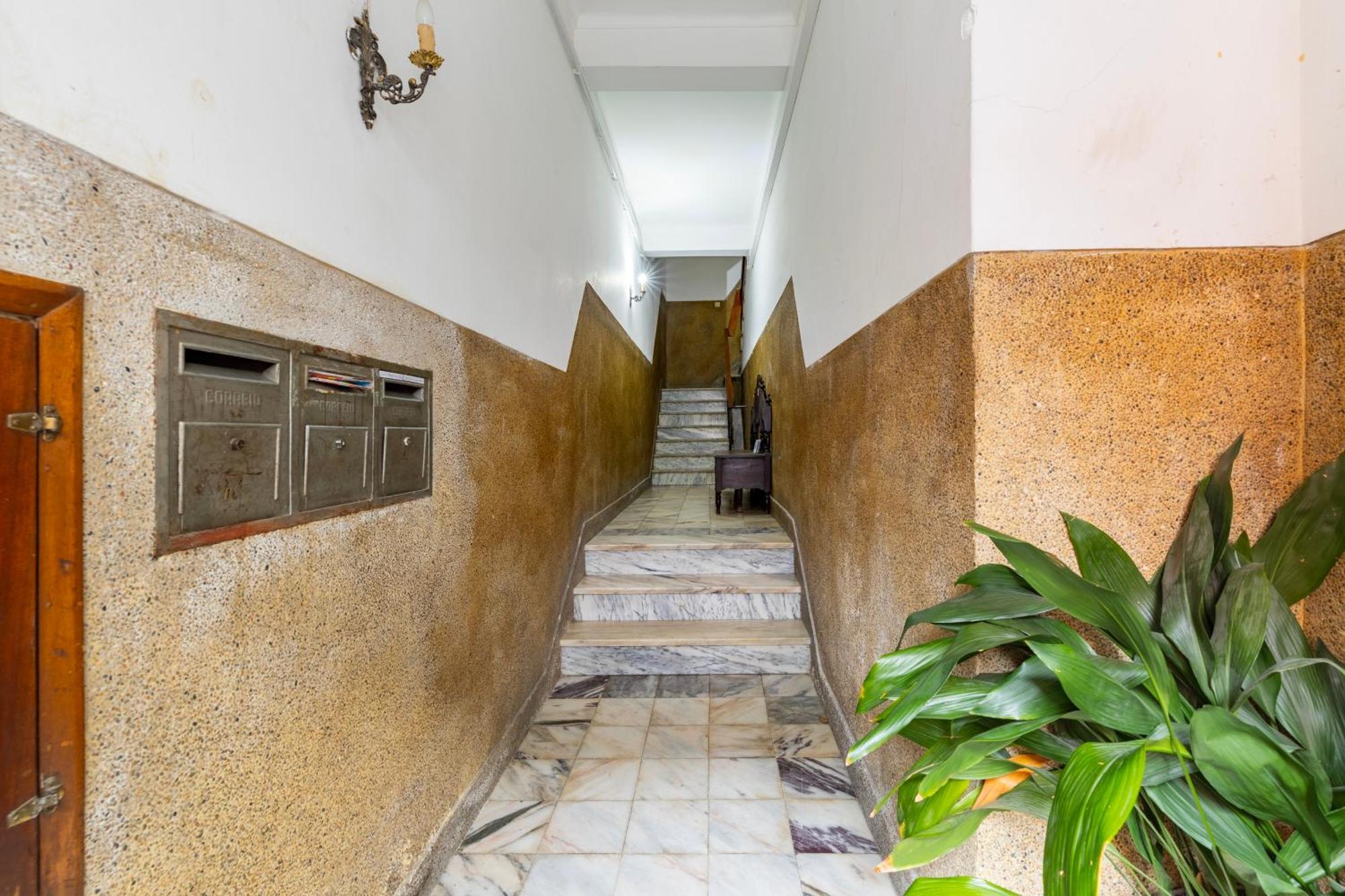 Cosy Remodeled Apartment In The City Center Fundão Exterior photo