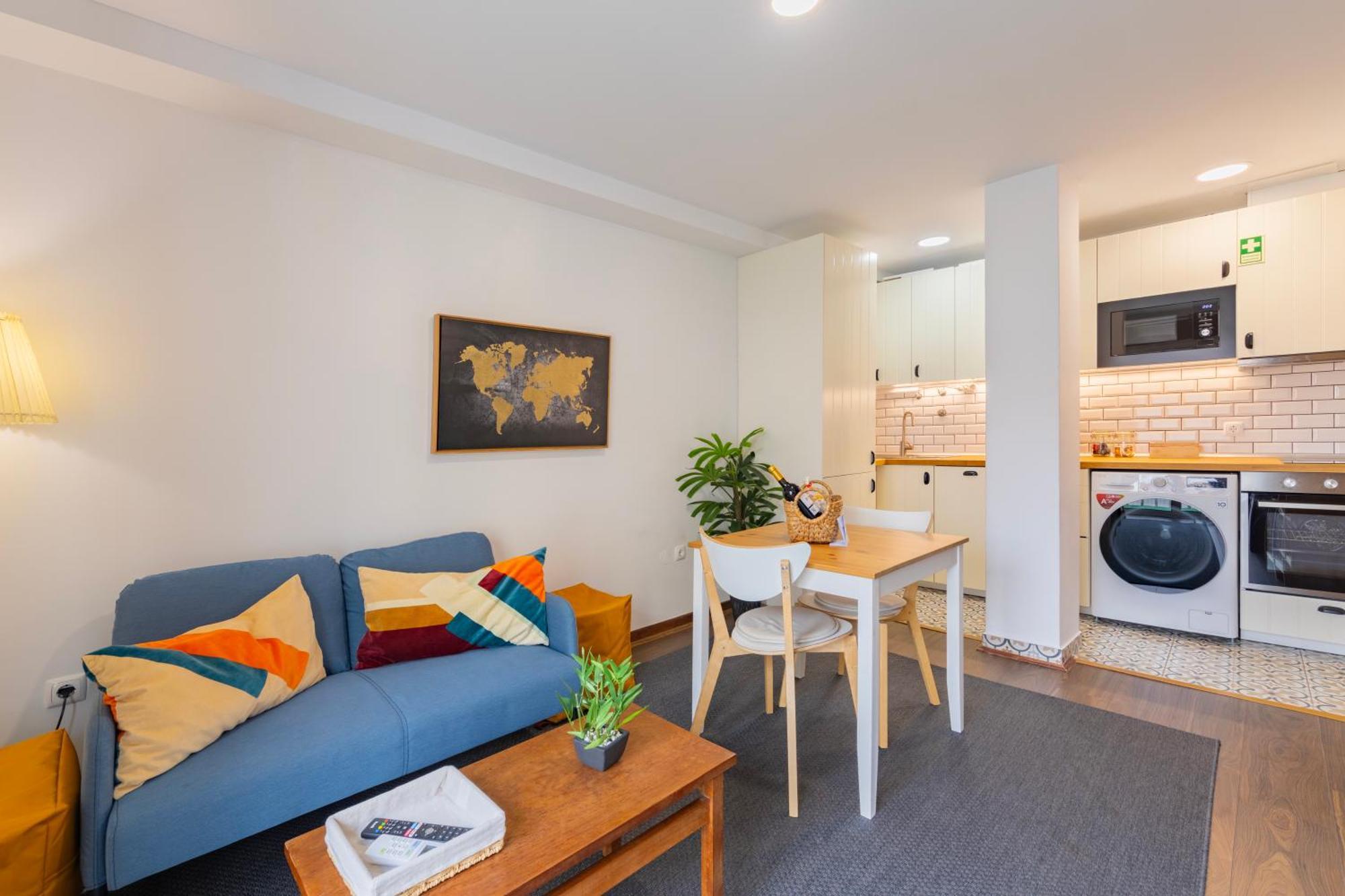 Cosy Remodeled Apartment In The City Center Fundão Exterior photo