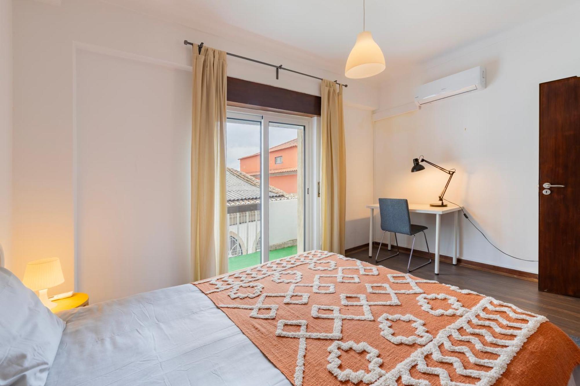 Cosy Remodeled Apartment In The City Center Fundão Exterior photo