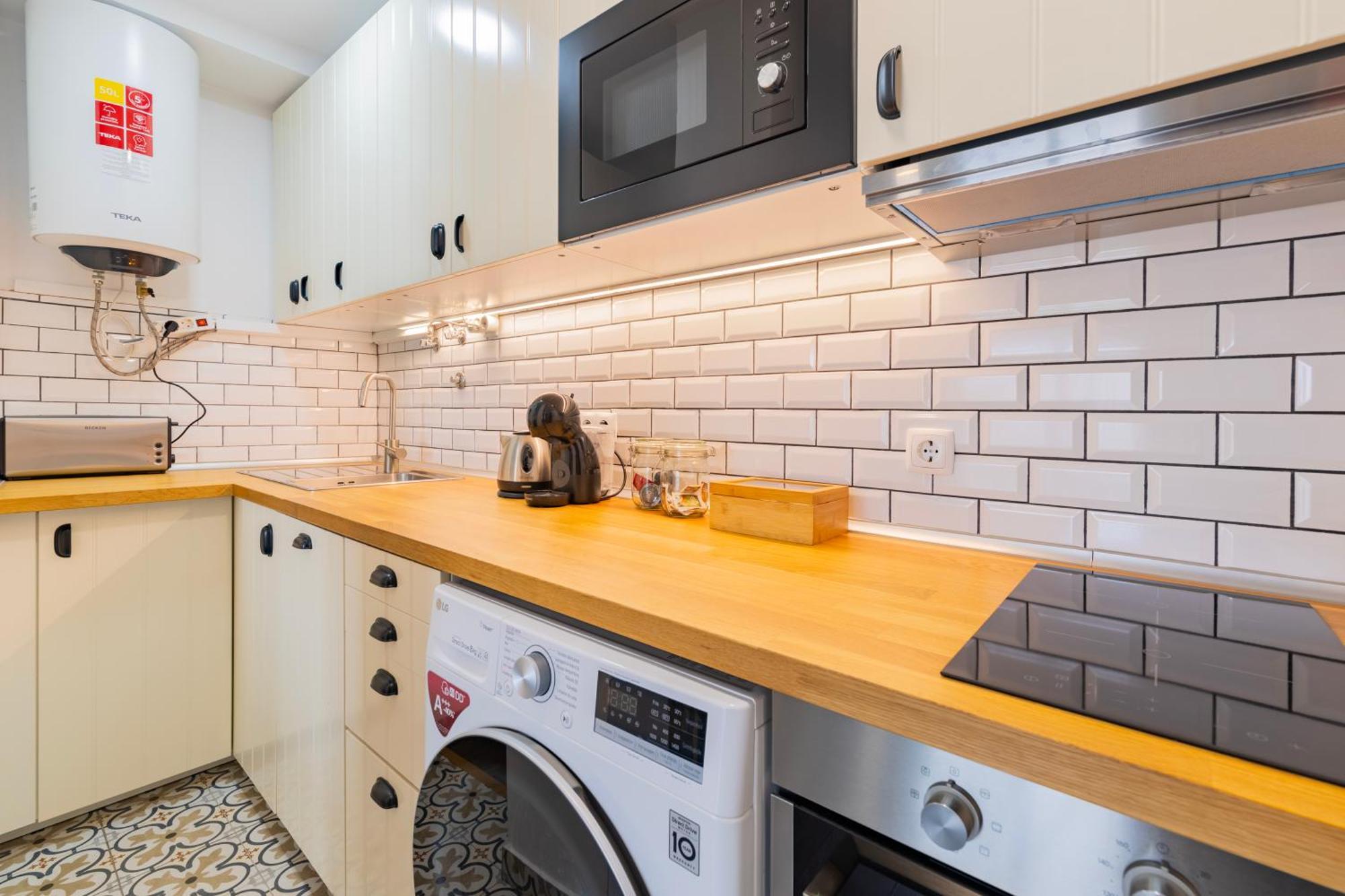 Cosy Remodeled Apartment In The City Center Fundão Exterior photo
