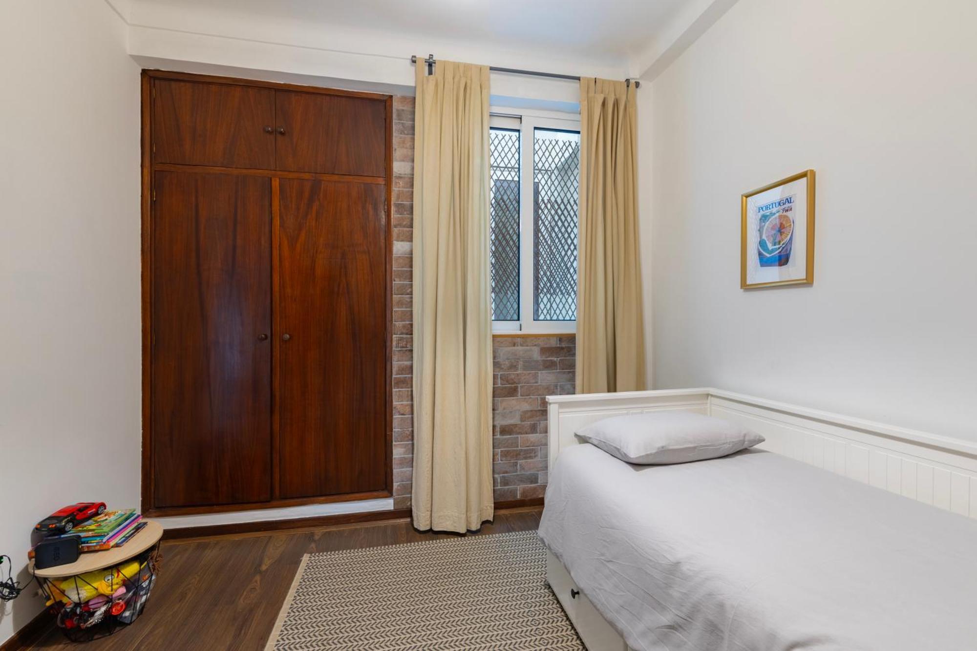 Cosy Remodeled Apartment In The City Center Fundão Exterior photo